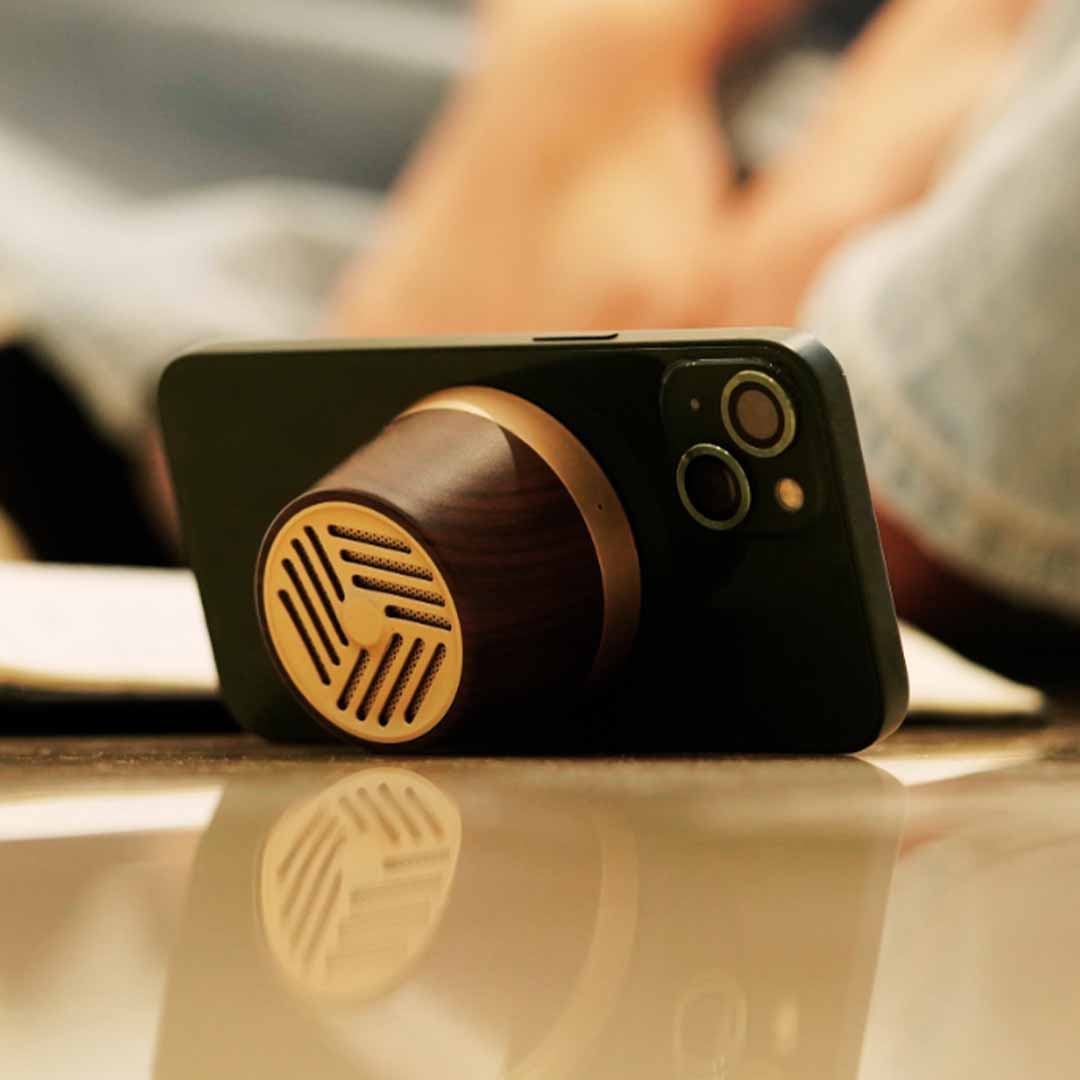 The Magnetic Wireless Charging Speaker
