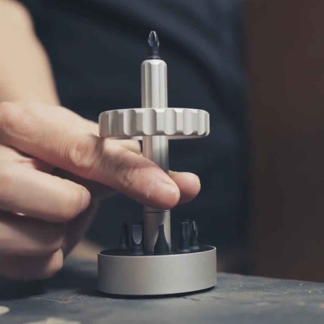 Engineered Grip Meets Smart Torque In One Sleek Screw Slayer