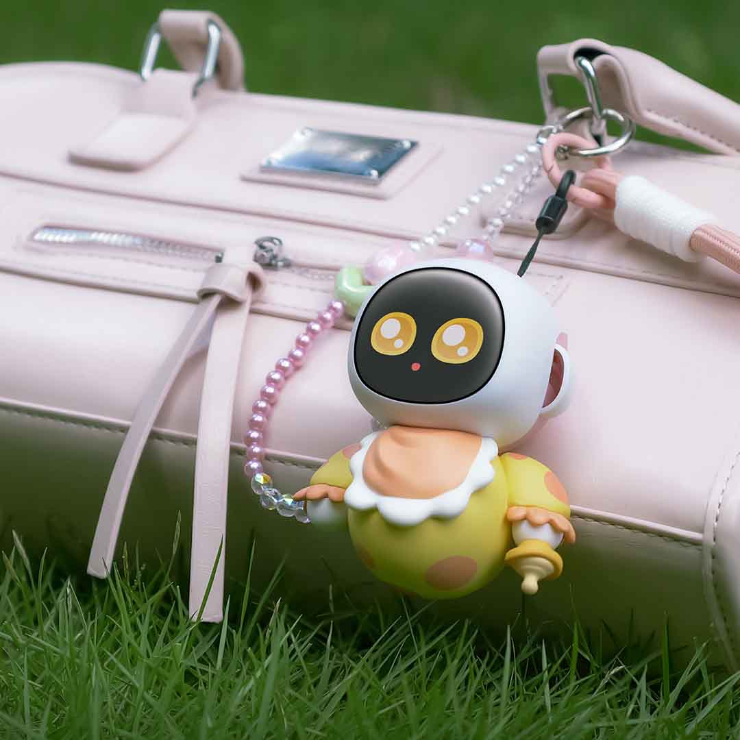 Expressive Keychain Robot With AI Chatting