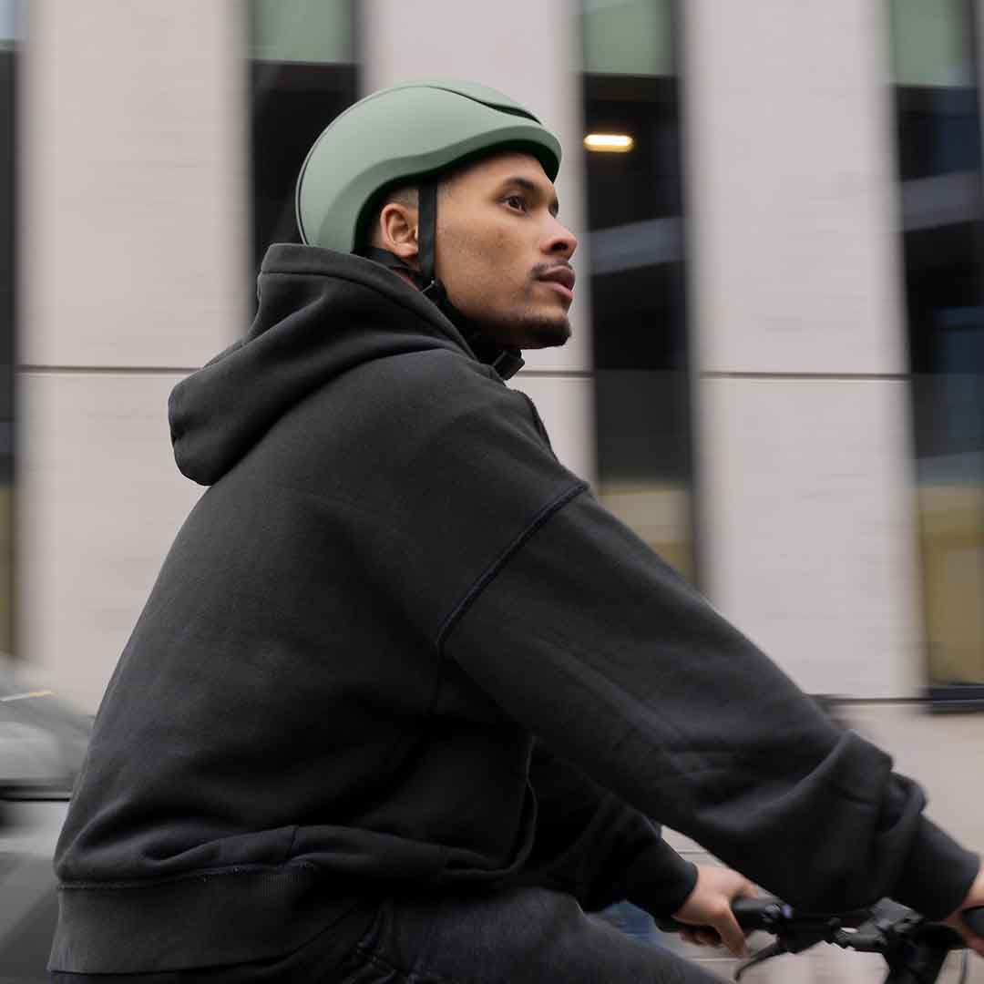 The Adjustable Helmet With Smart Brake Light Tech