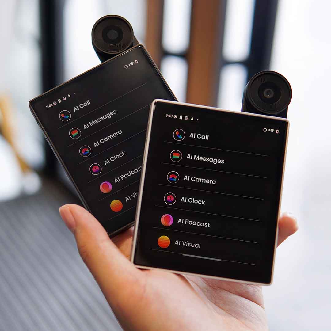 The Palm-Sized Phone That Thinks