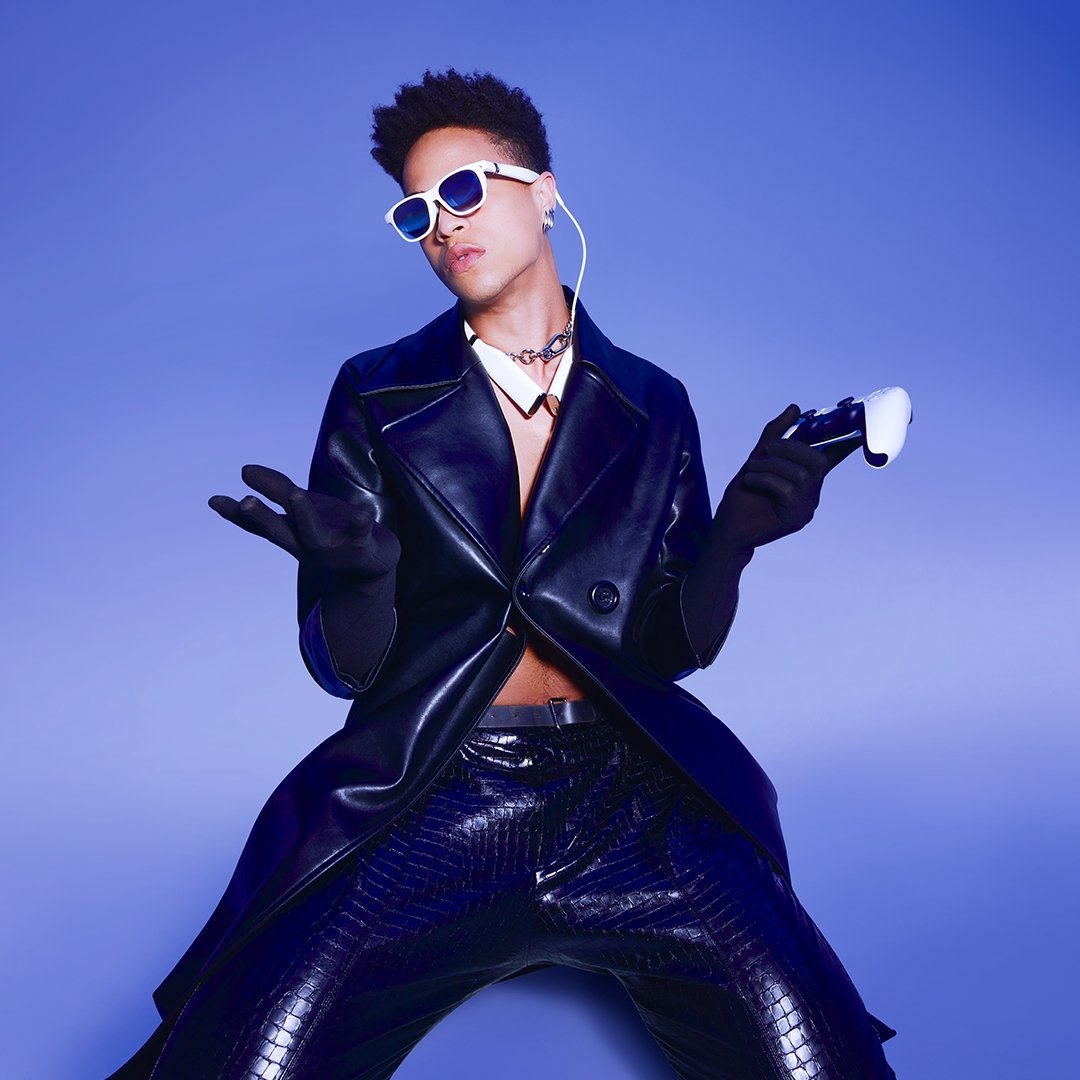 Take Instant Entertainment Anywhere With Smart XR Glasses